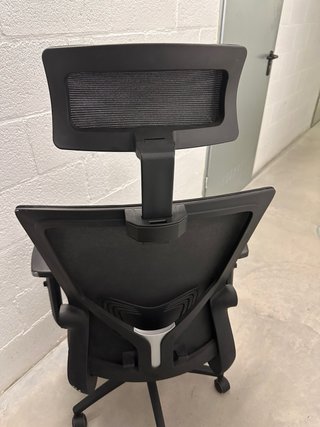 Silla de oficina ergonómica negra