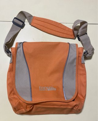 Lote de mochilas y bandoleras