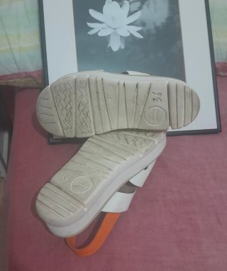 Sandalias Camper Blancas y Naranja