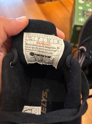Zapatillas NUEVAS Heelys Niño/a Talla 33 Negras