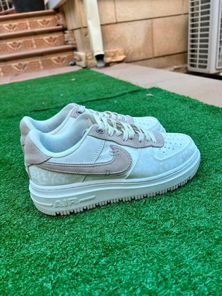 Nike Air Force 1 Blancas y Beige