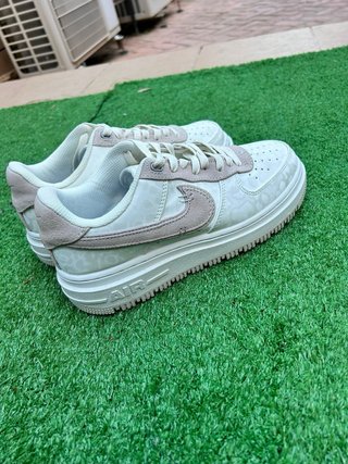 Nike Air Force 1 Blancas y Beige