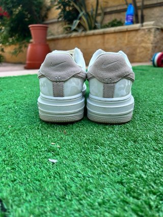Nike Air Force 1 Blancas y Beige