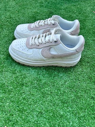 Nike Air Force 1 Blancas y Beige