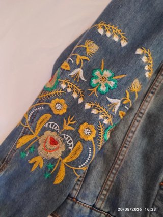 Cazadora vaquera bordada multicolor