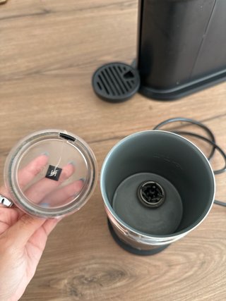 Cafetera Nespresso Vertuo Negra