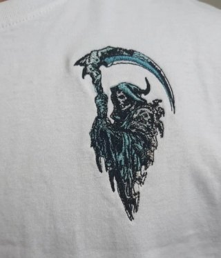 Camiseta bordada de la parca