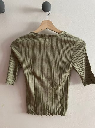 Camiseta Stradivarius verde oliva Talla XS