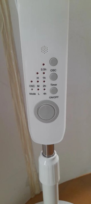 Ventilador de pie blanco