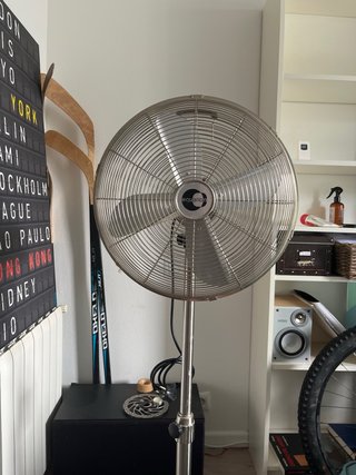 Ventilador de pie cromado retro