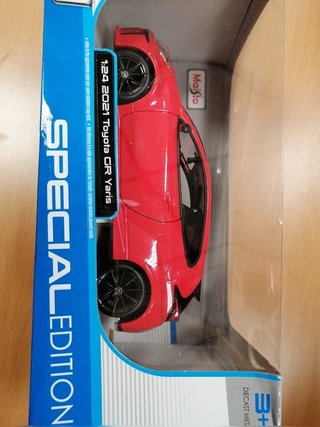 1/24 Maisto - Toyota Yaris. Rojo