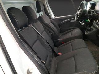 Renault Trafic L2H2 150CV con Baca y Escalera