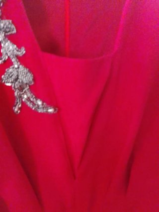 Vestido fiesta rojo con pedrería