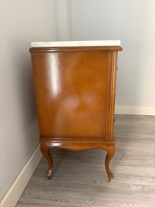 Cómoda y mesitas de noche madera y mármol