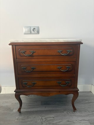 Cómoda y mesitas de noche madera y mármol