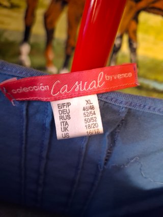 Jersey azul con bordado impresos