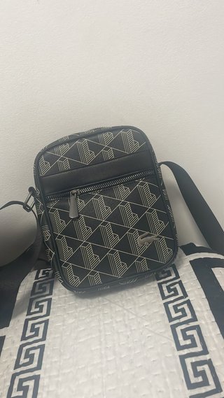 Bolso bandolera Lacoste estampado