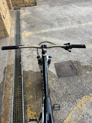 Bicicleta de Enduro Canyon Blanca