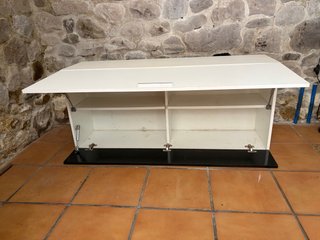 Mueble de salón blanco
