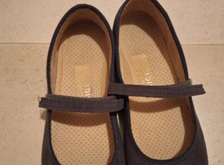 Merceditas niña gris
