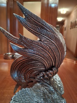 Pareja de gallos de pelea plateados