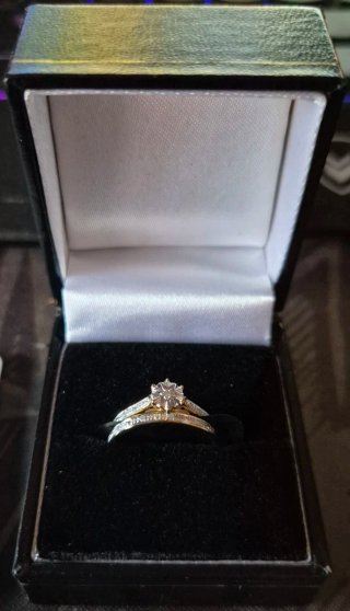Anillos Oro 9K con Diamantes