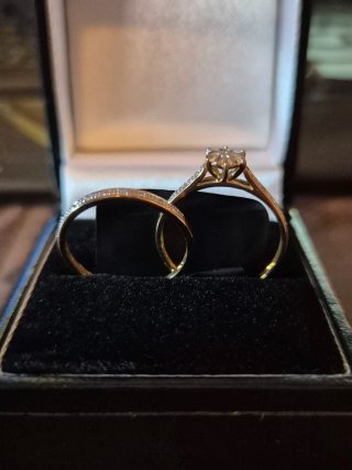 Anillos Oro 9K con Diamantes