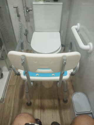 Silla de ducha con asas y respaldo