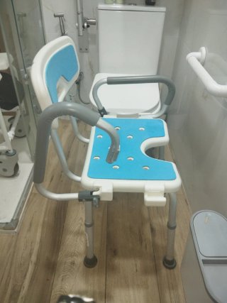 Silla de ducha con asas y respaldo