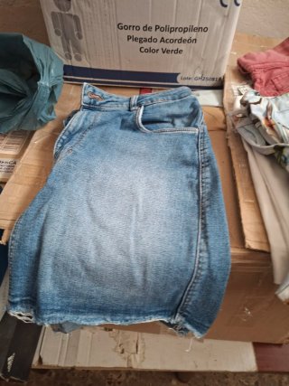 Falda vaquera azul talla 40