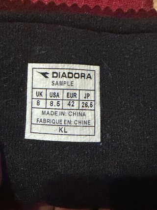 Botas deportivas Diadora rojas