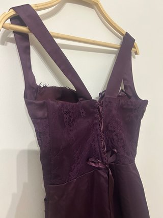 Vestido largo invitada morado oscuro