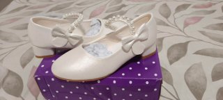 Zapatos Niña Blancos Perlas y Lazo