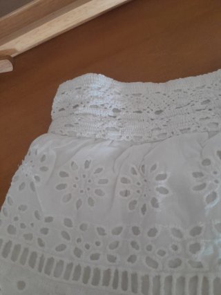 Falda blanca bordada talla 9-10