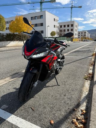 Aprilia Tuono 660 Factory Negra/Roja