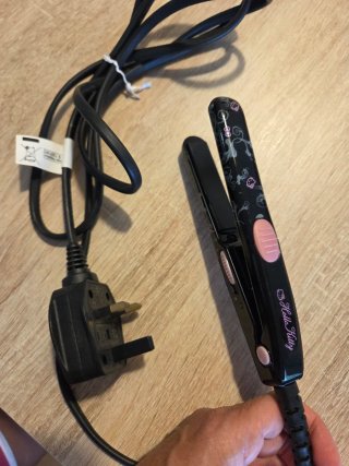 Plancha de pelo Hello Kitty negra y rosa