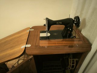 Máquina de coser Alfa clásica