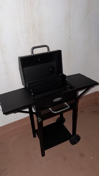Barbacoa Negra con Ruedas