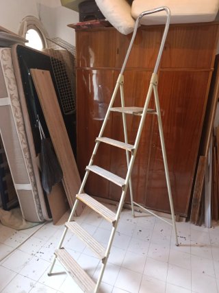 Escalera de mano plegable grande