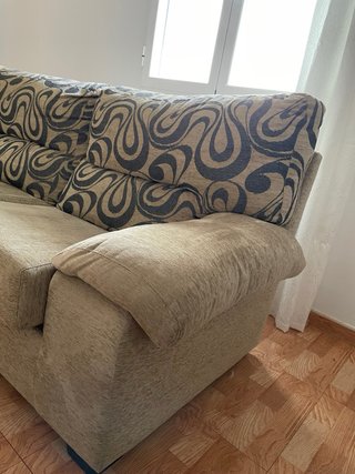 Sofá de tela beige
