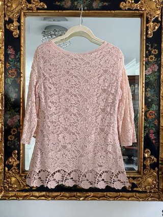Blusa rosa de encaje de Massimo Dutti