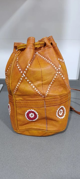 Bolso de piel estilo saco