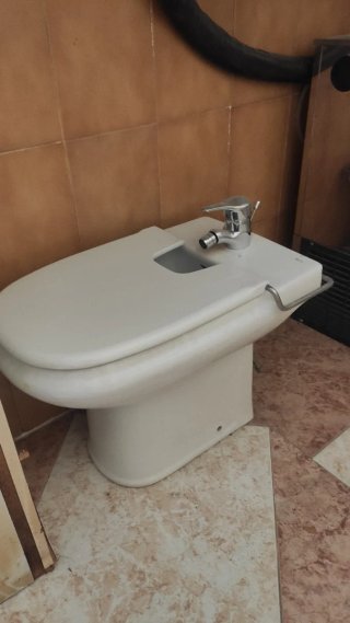 Bidé Roca con grifo