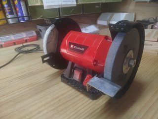 Esmeriladora Doble Einhell y herramienta de afilad