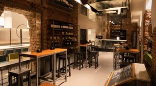 Mobiliario de madera para bares, restaurantes
