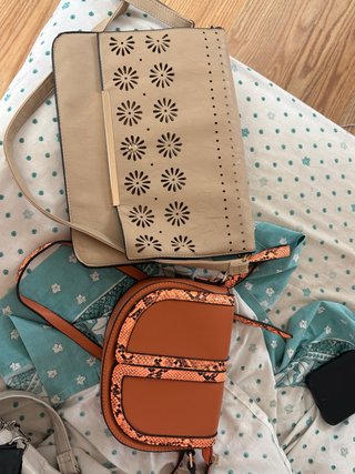 Bolsos Beige y Naranja en perfecto estado