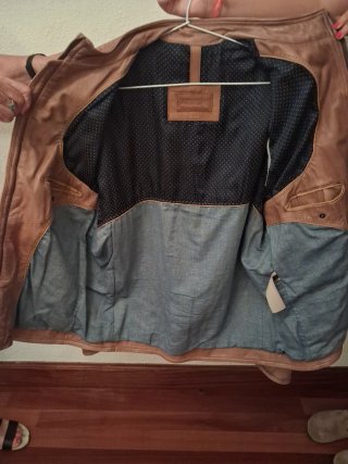 Chaqueta de cuero marrón y gris