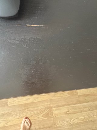 Escritorio negro con cajones