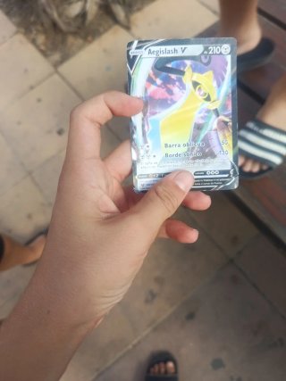 Carta Pokémon Aegislash V 210 HP