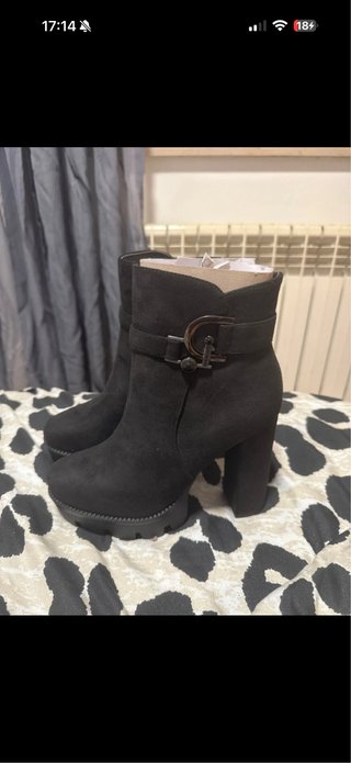 Botines negros de tacón con plataforma